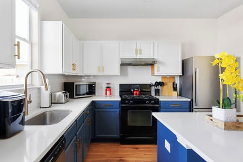 With blue accents, white cabinets, and marble countertops, this kitchen has all you need. Perfect for breakfast before Brushy Creek Trail or dinner after Kalahari Waterpark!