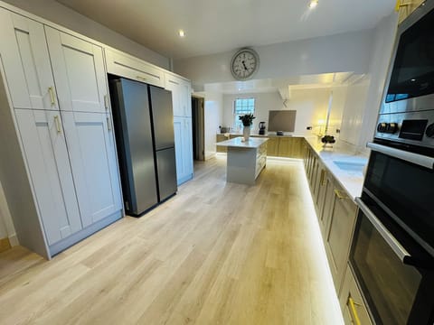 Kitchen- Underfloor heating, centre island, Quartz worktops, plinth LED lighting
