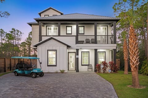 Gorgeous Front view of Coral Bay! Golf Cart included!