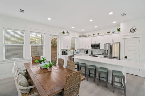 1st Floor Kitchen easily accommodates large groups.