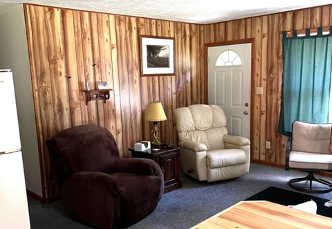 Livingroom with TV, WIFI and plenty of space to stretch out.
