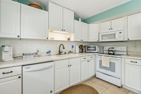 833 B Tarpon Ave - Full Kitchen 1