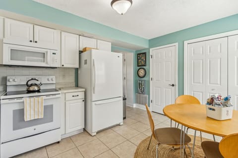 833 B Tarpon Ave - Full Kitchen 2