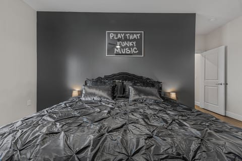 "Play the Funky Music" King bedroom w/ ensuite bath!