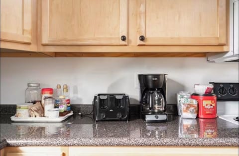 Coffee/tea, coffee maker (can manage regular or beans), various coffees.