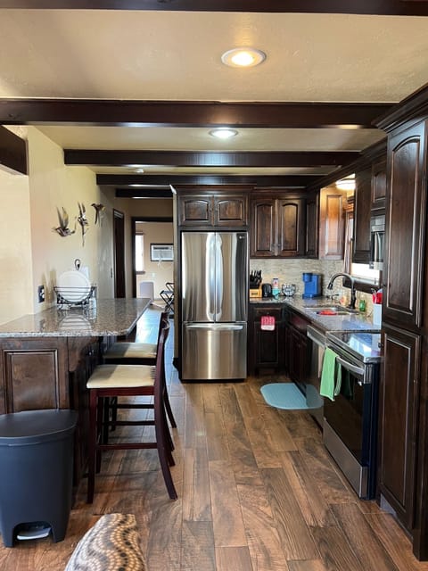 Fully equipped kitchen.