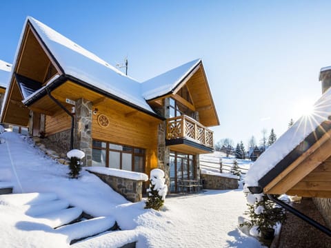 Building, Sky, Snow, Property, Window, Plant, House, Tree, Slope, Wood
