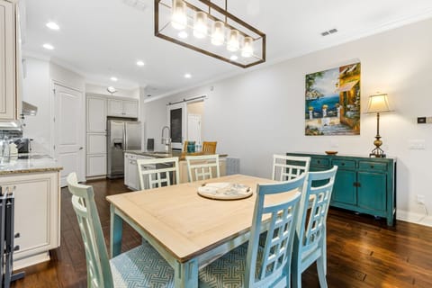 Dining with Seating for Six