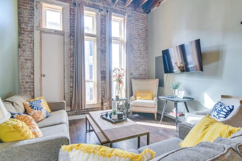 Monett Vacation Rental | 2BR | 2BA | Stairs Required | 1,000 Sq Ft