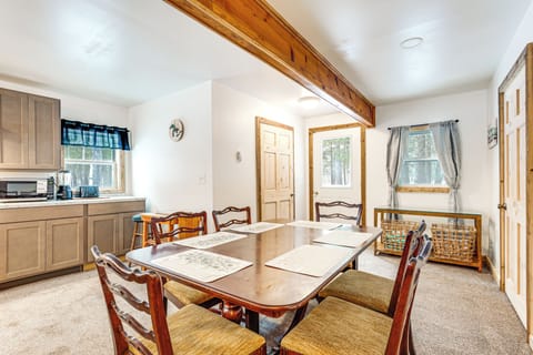 Dining Area | Dishware/Flatware