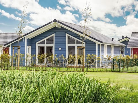 Blue, Home, Cottage, Siding, House, Roof, Groundcover, Estate, Garden, Yard