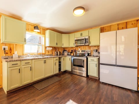 Fully stocked kitchen
