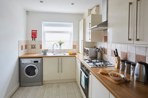 [Kitchen] Fully stocked & equipped