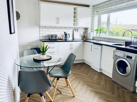 Dining kitchen with d/washer