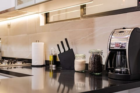 Brew your morning coffee and fuel your Condesa adventures.