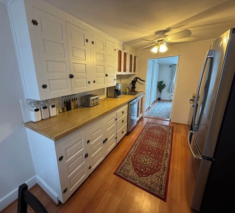 Grind & brew coffee maker, toaster, air fryer, oils, spices and flours included.