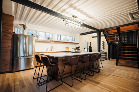 Countertop seating at the kitchen island
