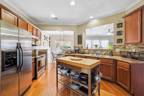 Fully stocked Chef's kitchen!