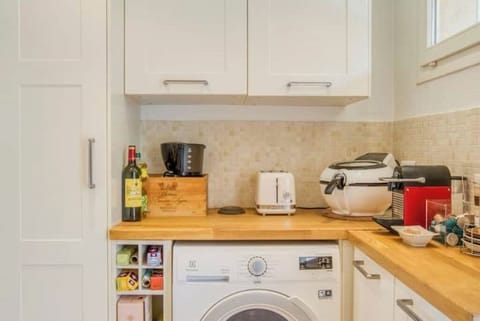 Kjøkken med oppvaskmaskin og vaskemaskin