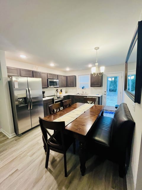 Kitchen & Dinning Area