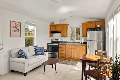 Comfortable sitting area with open-plan living and a fully equipped kitchen.