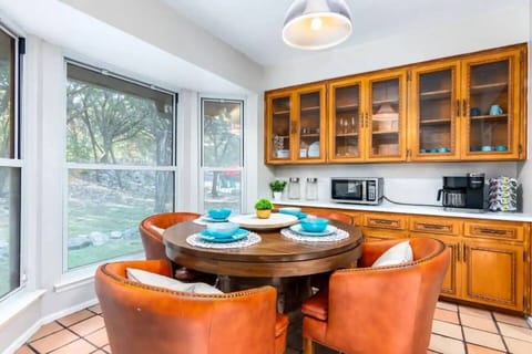 Breakfast nook w/ a view