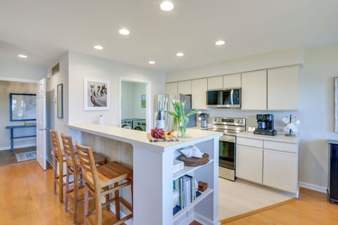 Kitchen | 1st Floor | Dishwasher | Combo Drip/Single-Serve Keurig Coffee Maker