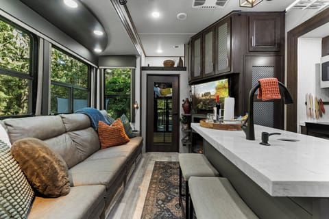 fa9fd601-5fed-419a-a85b-4f8ab10a1b29