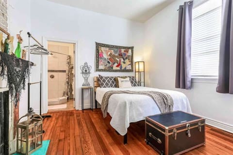 Cozy bedroom with attached full bathroom. Bed linens vary depending on the season and are always crisp, clean and contemporary.
