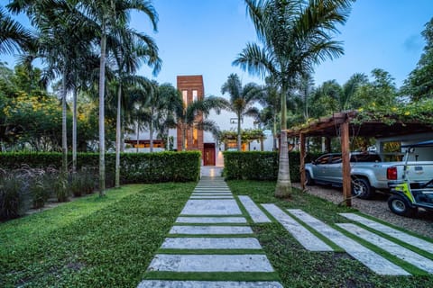 The Beach House - Upscale 5-bed Beachfront Villa w/ pool , pier & ocean views (4470)