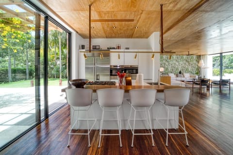 The Beach House - Upscale 5-bed Beachfront Villa w/ pool , pier & ocean views (4477)