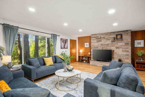 Welcome to Kanate Timber. We hope we get to host you at this charming rental in the heart of Gresham. Please reach out with any questions.