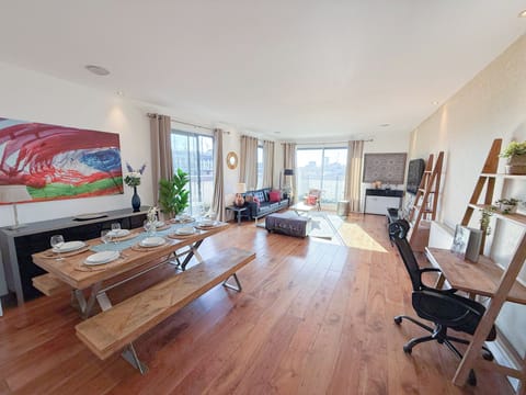 Bright living area w/ sofa beds & Smart TV near King’s Cross & Upper Street