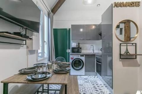 Cuisine équipée avec coin repas (1)