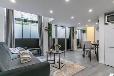 Salon (1)