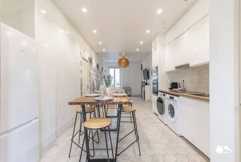 Cuisine équipée avec coin repas (3)