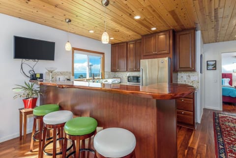 Additional counter seating 