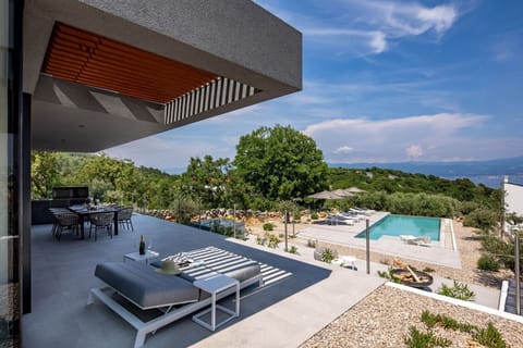 Luxury Villa Krk 1 Vrbnik with heated pool and jacuzzi
