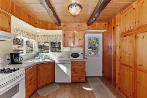 Full kitchen with dishwasher, microwave oven, and lots of room in the pantry for your grocery.