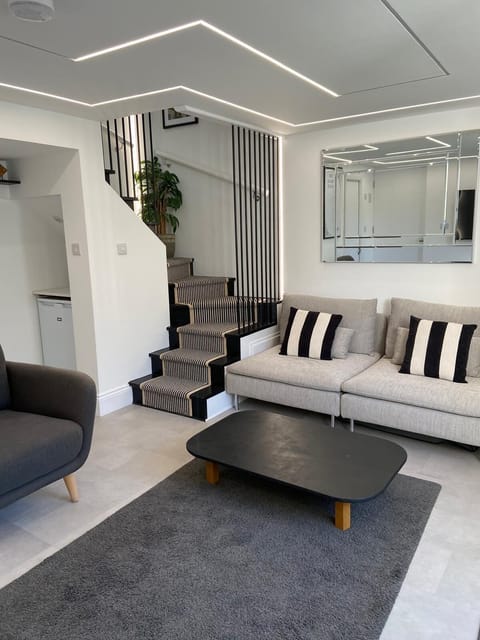 Living Room / Lounge