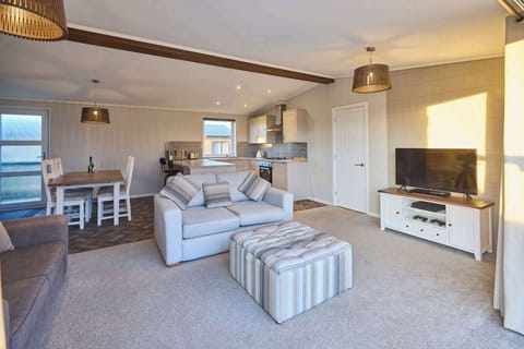 Hazelwood Deluxe Lodge, Low Gate - Host & Stay