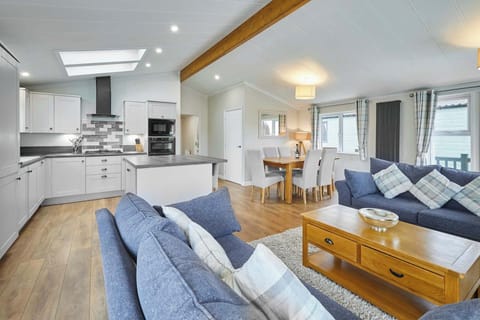 Juniper Deluxe Lodge, Low Gate - Host & Stay