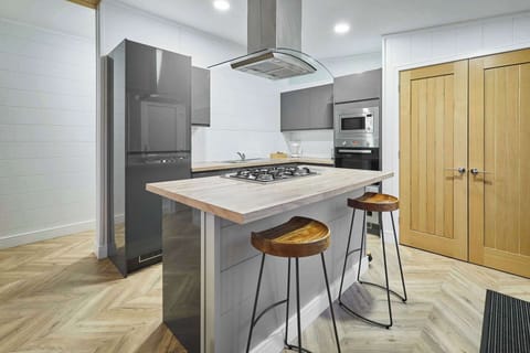 Sycamore Spa Lodge, Low Gate - Host & Stay