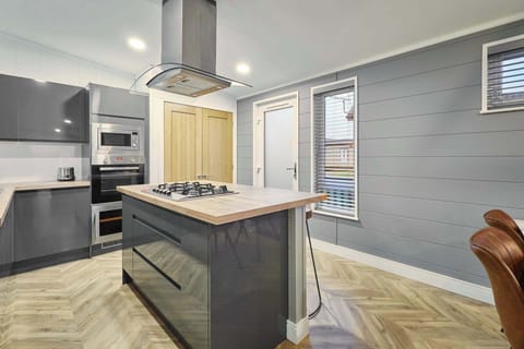 Sycamore Spa Lodge, Low Gate - Host & Stay