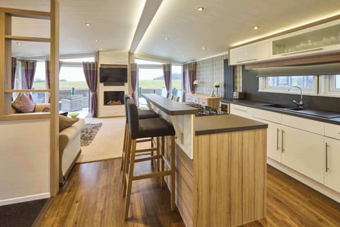 Whistler Deluxe Lodge, Low Gate - Host & Stay