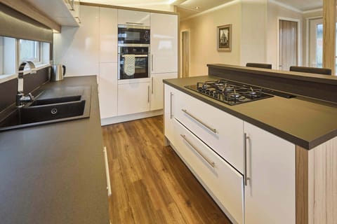 Whistler Deluxe Lodge, Low Gate - Host & Stay