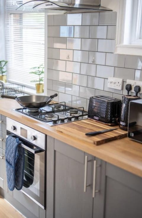 Well appointed kitchen facilities.