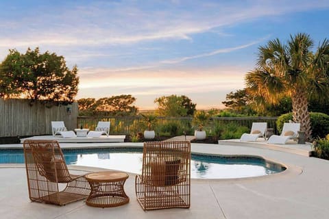 Private pool with Marsh views 
