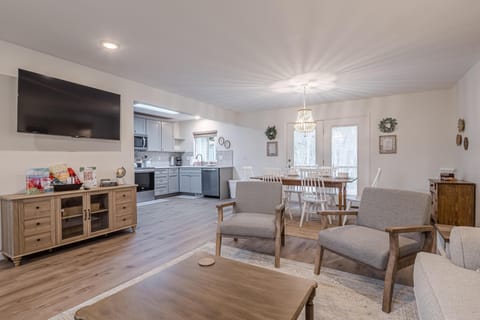 Charming cottage warmth meets rustic farmhouse elegance, with neutral tones and natural textures create a soothing atmosphere.