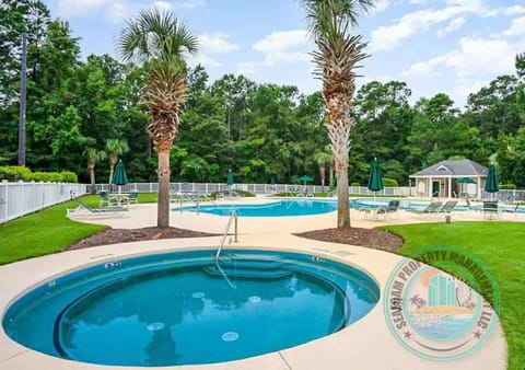 Swimming Pool / Hot Tub